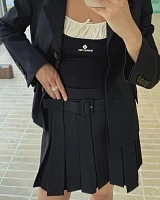 Belt-embellished pleated skirt (navy)