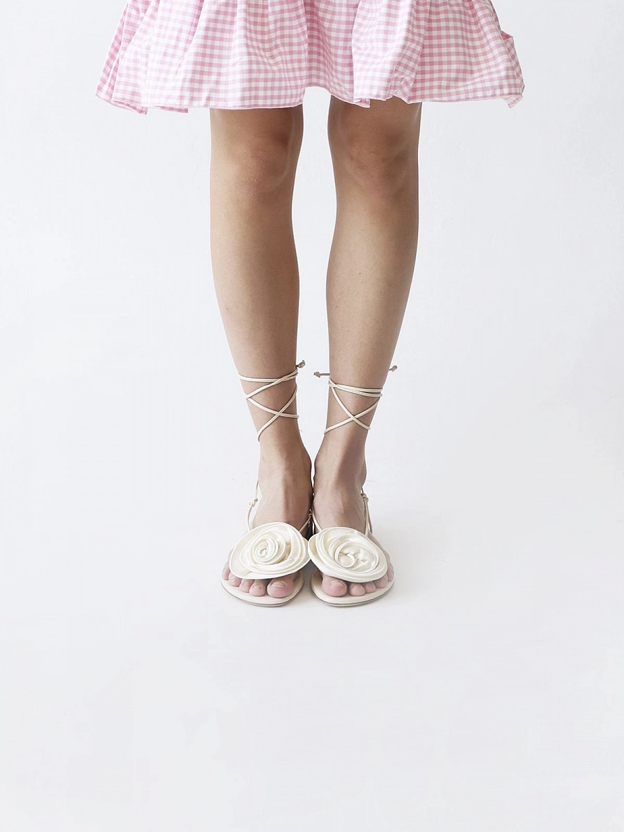 WRAP AROUND FLAT FLOWER SANDALS SATIN CREAM