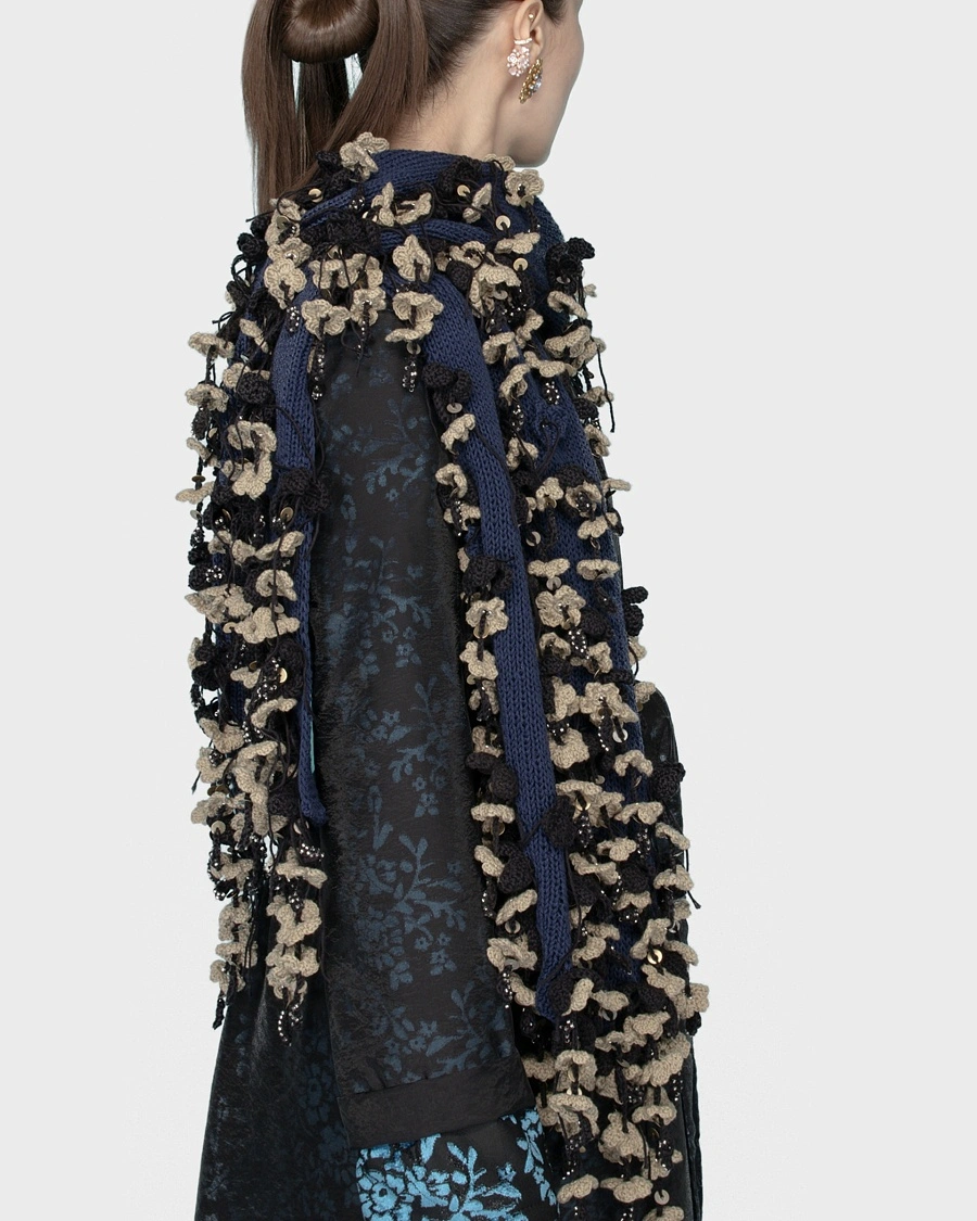 FLORAL KNITTED SCARF
