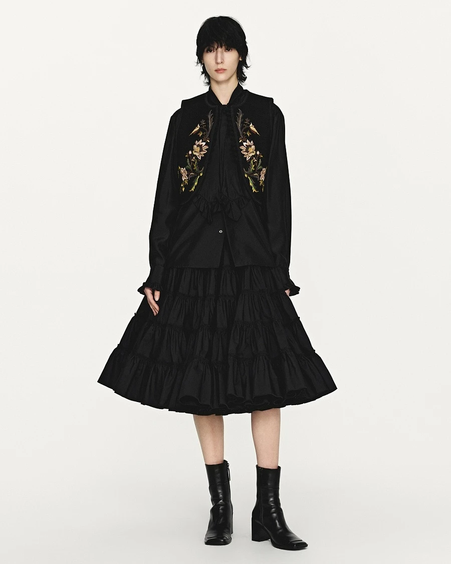 Floral pattern embroidered button vest