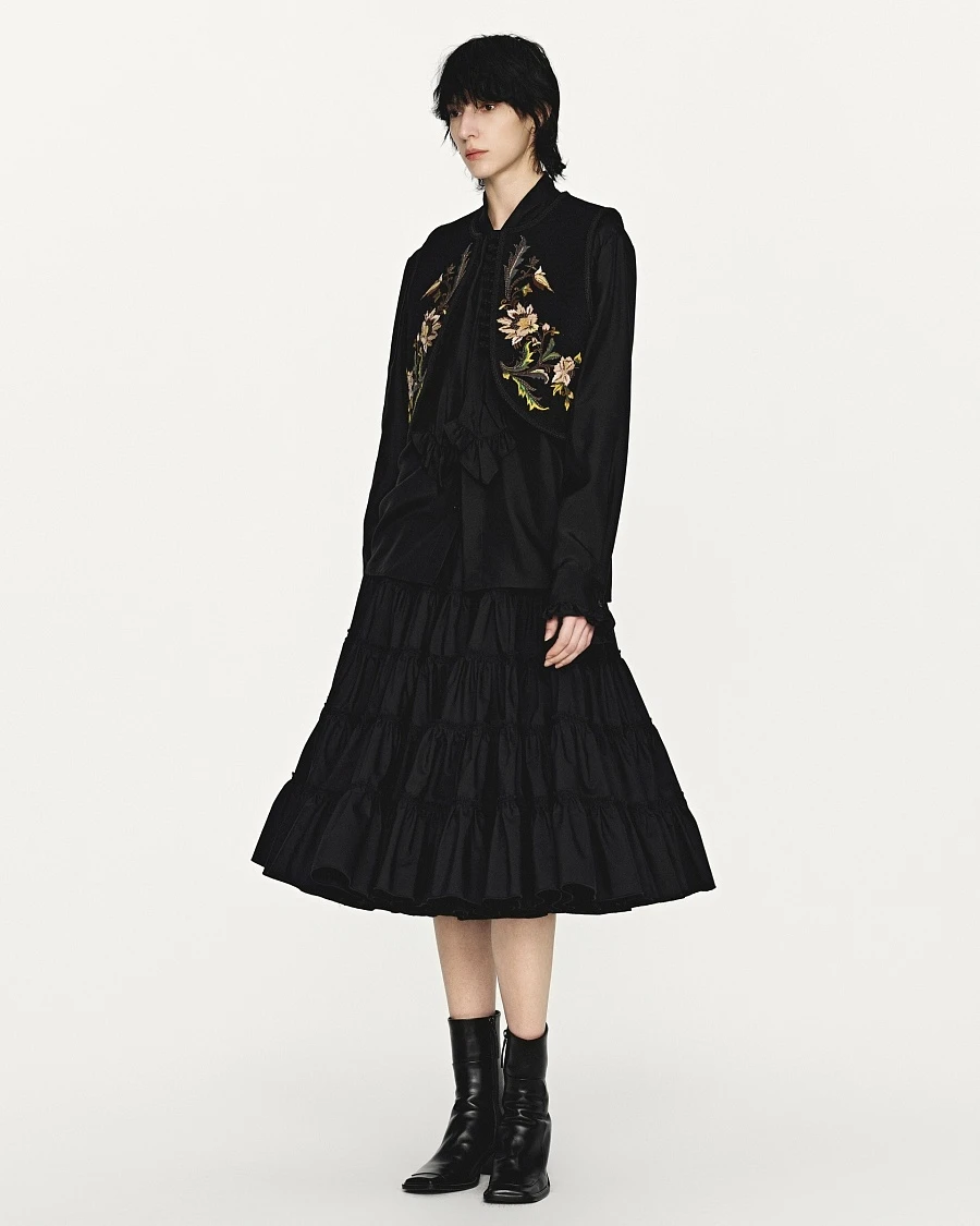 Floral pattern embroidered button vest