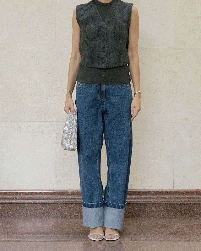 BUTTON UP KNIT VEST