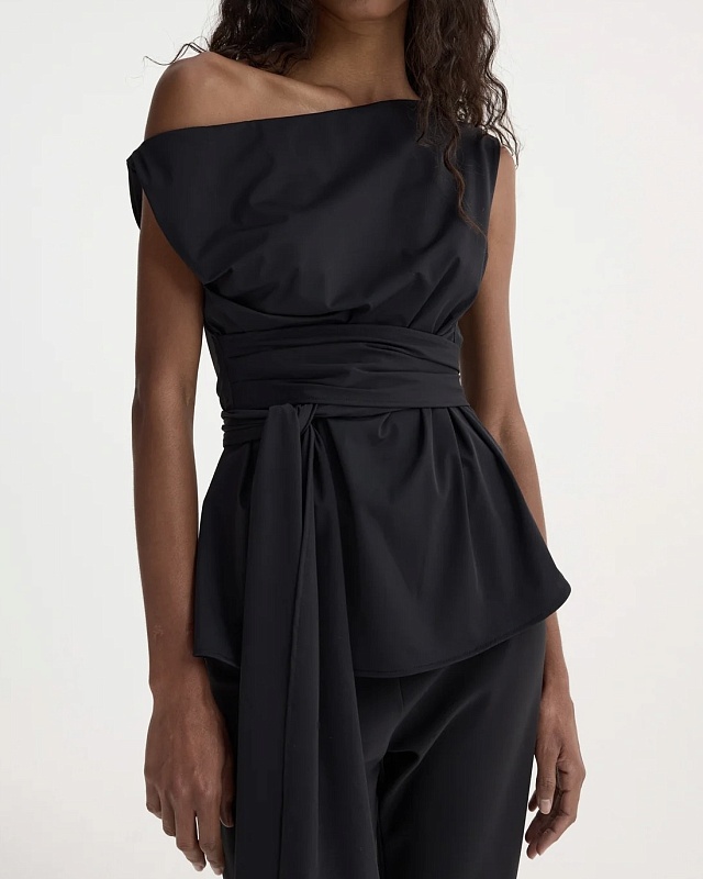 Off-shoulder 
wrap top
