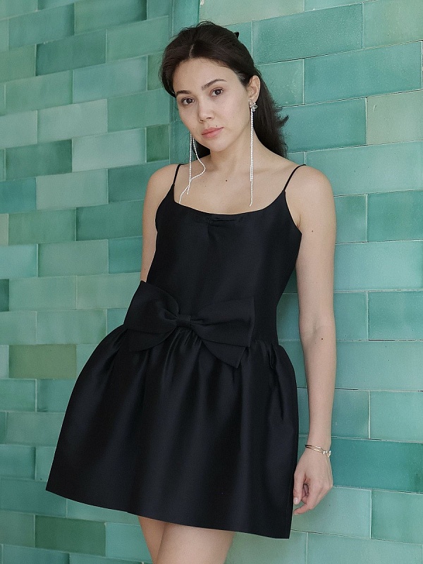 Curly Bow Long Tassel Stud Earrings