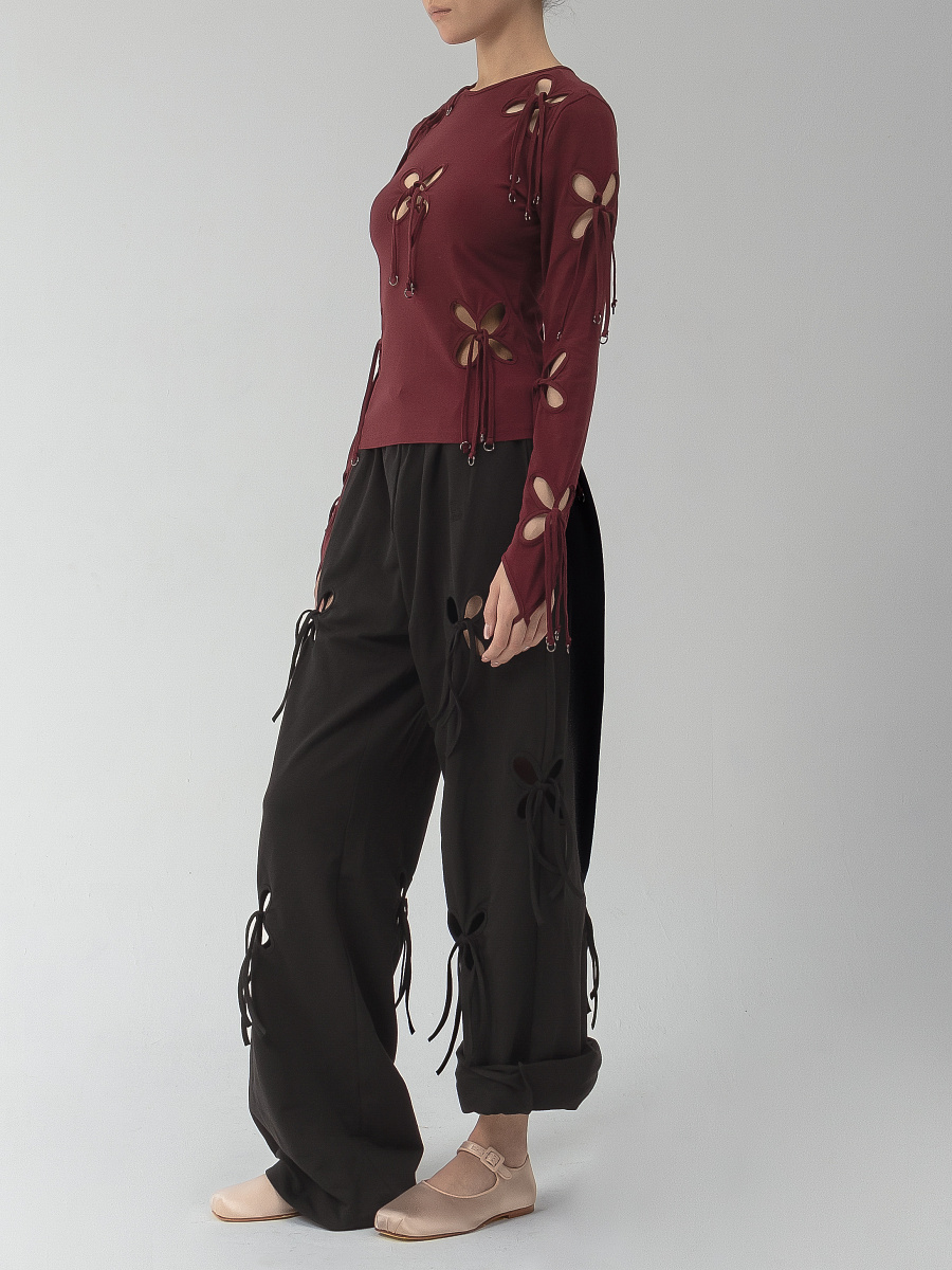 Longsleeve with metallc rings