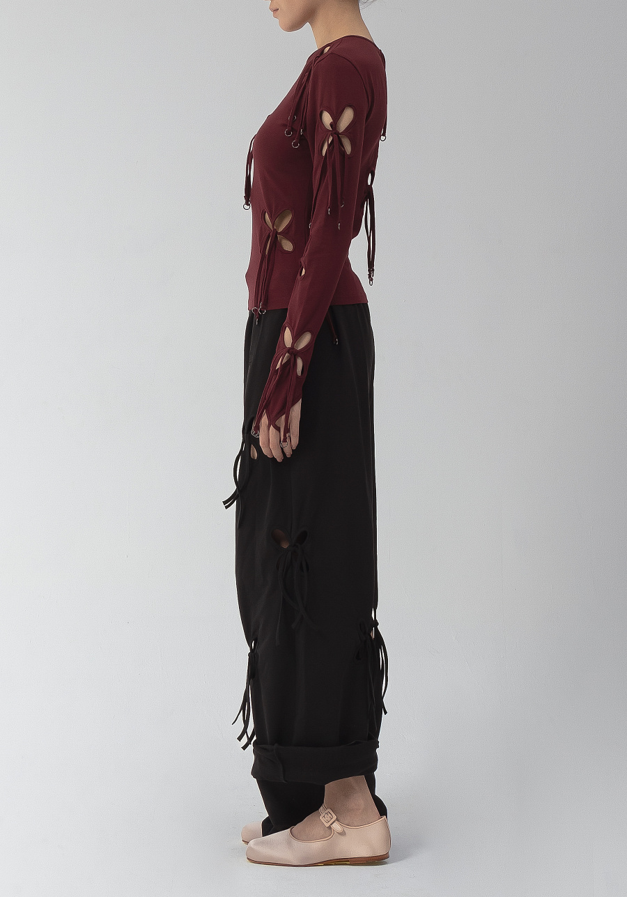 Longsleeve with metallc rings